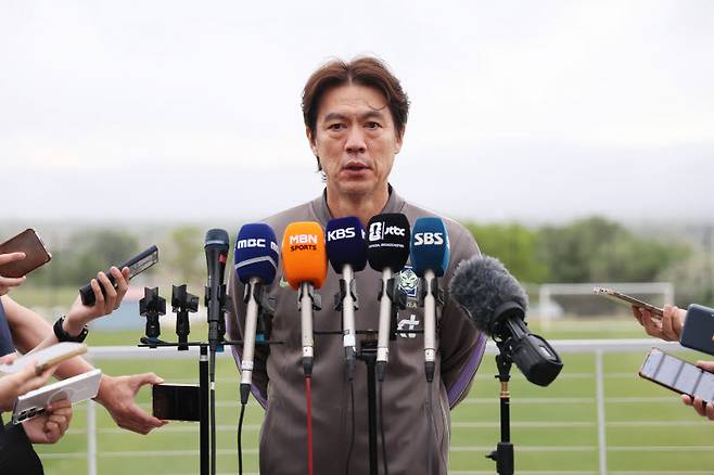29일(현지시간) 오후 미국 유타주 헤리먼에 위치한 자이언스뱅크 트레이닝센터에서 축구 국가대표팀 홍명보 감독이 인터뷰를 하고 있다. 사진=연합뉴스