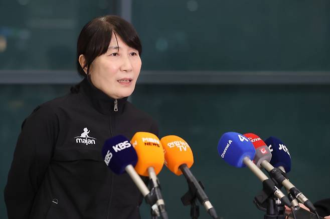 지난 3일 이란 공습을 피해 귀국한 이도희 이란 여자 배구 대표팀 감독. 사진공동취재단