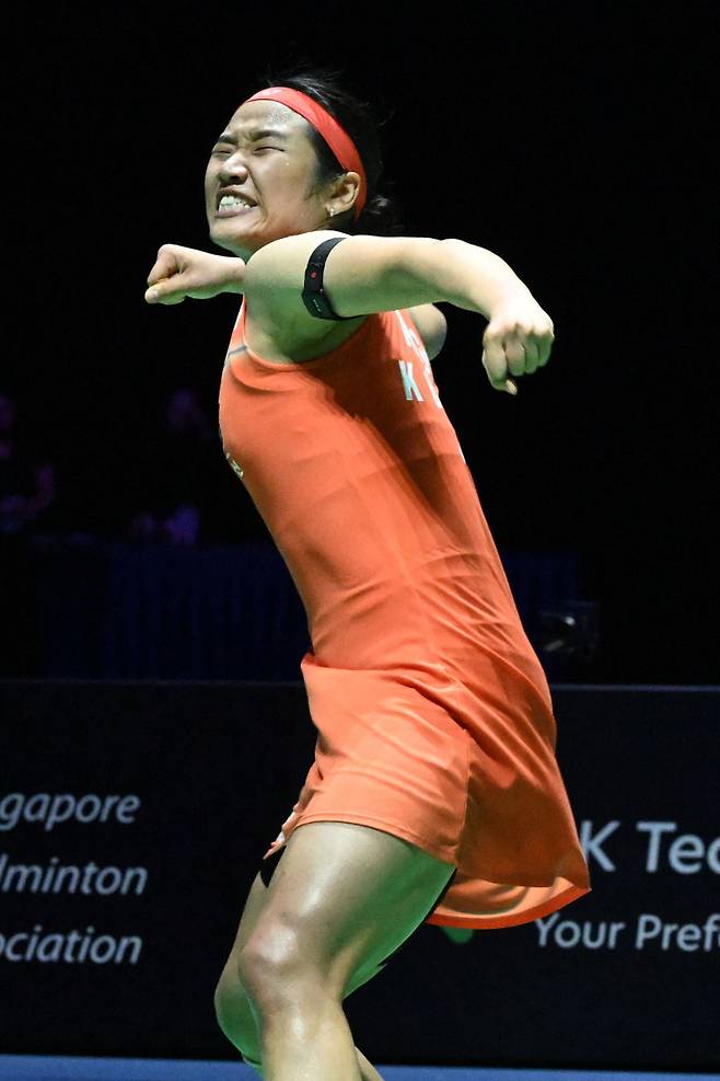 <yonhap photo-5678=""> An Se-young of South Korea celebrates victory after defeating Akane Yamaguchi of Japan in the women?s singles final match of the KFF Singapore Open Badminton tournament in Singapore on May 31, 2026. (Photo by Roslan RAHMAN / AFP)/2026-05-31 17:56:16/ <저작권자 ⓒ 1980~2026 ㈜연합뉴스. 무단 전재 재배포 금지, AI 학습 및 활용 금지></yonhap>