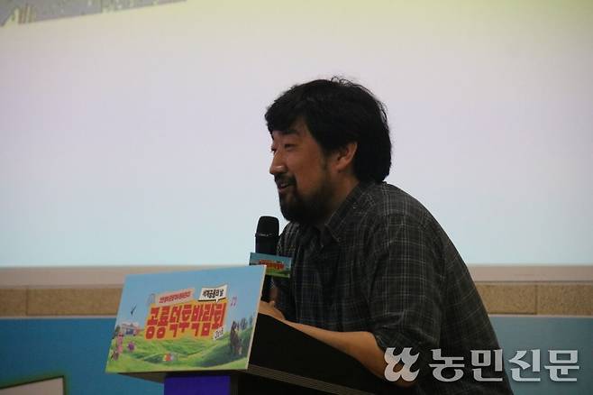 ‘둘리사우르스와 한반도의 공룡’을 주제로 강연하는 박진영 박사.
