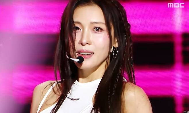 지난 30일 방송된 ‘쇼! 음악중심’에 출연한 하지원. MBCkpop