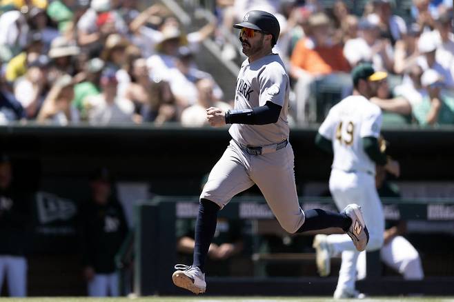 May 31, 2026; West Sacramento, California, USA; New York Yankees catcher Austin Wells (28) scores a run against the Athletics during the third inning at Sutter Health Park. Mandatory Credit: D. Ross Cameron-Imagn Images
<저작권자(c) 연합뉴스, 무단 전재-재배포, AI 학습 및 활용 금지>