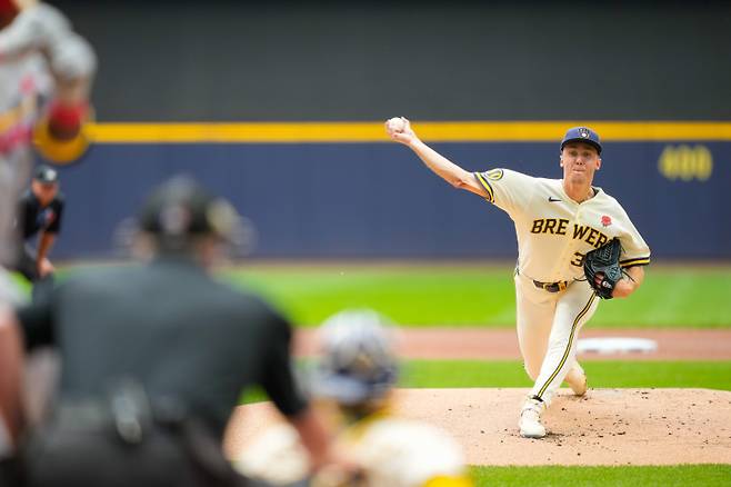 <yonhap photo-0852=""> Milwaukee Brewers pitcher Jacob Misiorowski throws during the first inning of a baseball game against the St. Louis Cardinals Monday, May 25, 2026, in Milwaukee. (AP Photo/Kayla Wolf)/2026-05-26 03:47:34/ <저작권자 ⓒ 1980~2026 ㈜연합뉴스. 무단 전재 재배포 금지, AI 학습 및 활용 금지></yonhap>