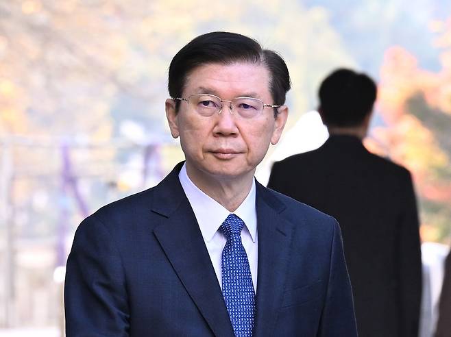 박종준 전 대통령경호처장이 지난해 11월 7일 오전 서울 서초구 서울중앙지법에서 열린 윤석열 전 대통령의 특수공무집행방해 등 혐의 속행 공판에 증인으로 출석하고 있다. 뉴스1