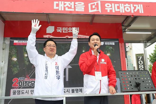 6ㆍ3 지방선거 및 재보선 공식 선거운동 첫날인 5월 21일 국민의힘 장동혁 상임선거대책위원장이 대전 중구 태평오거리에서 이장우 대전시장 후보 지원 유세를 하고 있다. 사진=연합뉴스