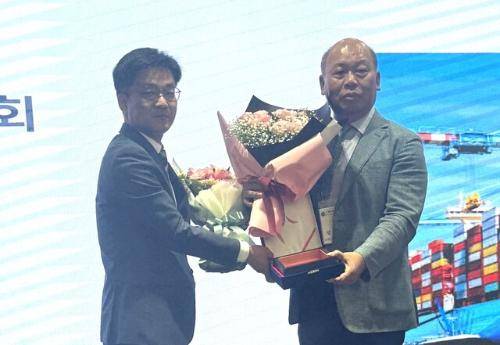 한국관세학회(회장:최준호)는 지난달 29일 관세청 서울 본부세관에서 열린 한국관세학회 춘계학술세미나에서 엄광열 영월산업진흥원장에게 관세대상을 수여했다.