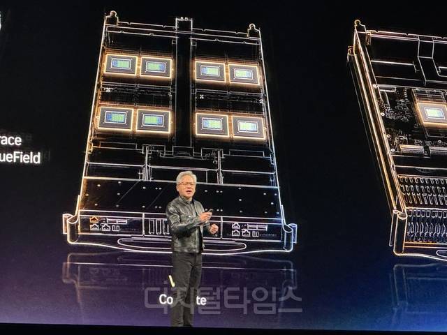 젠슨 황 엔비디아 최고경영자(CEO)가 지난 1일(현지시간) 대만 타이베이에서 열린 엔비디아 GTC 행사에서 발표하고 있다.