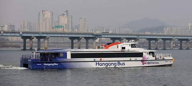 한강을 운항 중인 한강버스 모습. 연합뉴스
