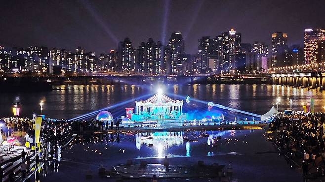 지난 봄에 열린 '서울스프링페스티벌'의 일환으로 서울 여의도 한강공원에서 쇼가 열리고 있다. 사진 서울시