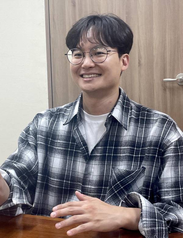 오픈패스 로보틱스 대표인 이인호 부산대 전기전자공학부(전자공학전공) 부교수가 앞으로의 포부를 밝히고 있다. 이유진 기자