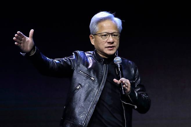 Nvidia CEO Jensen Huang delivers a speech at the Marvell Keynote during the Computex 2026 exhibition in Taipei, Taiwan, Tuesday, June 2, 2026. (AP Photo/Chiang Ying-ying)/2026-06-02 18:13:15/ <저작권자 ⓒ 1980-2026 ㈜연합뉴스. 무단 전재 재배포 금지, AI 학습 및 활용 금지>