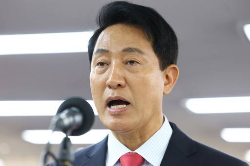 오세훈 서울시장 당선인이 4일 오전 선거사무실에서 발언하고 있다./뉴시스