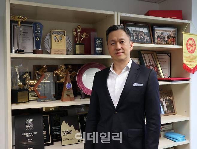 류야닝 중국음식문화공작부 주임이 중국 베이징 본사 사무실에서 이데일리와 인터뷰에 응하고 있다. (사진=이데일리 이명철 특파원)