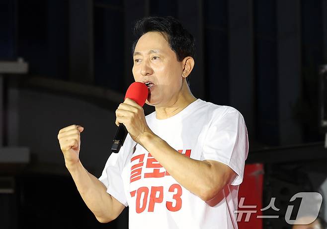 오세훈 국민의힘 서울시장 후보가 지난 2일 서울 서대문구 신촌역 스타광장에서 열린 파이널 유세에서 지지를 호소하고 있다. 2026.6.2 ⓒ 뉴스1 박지혜 기자