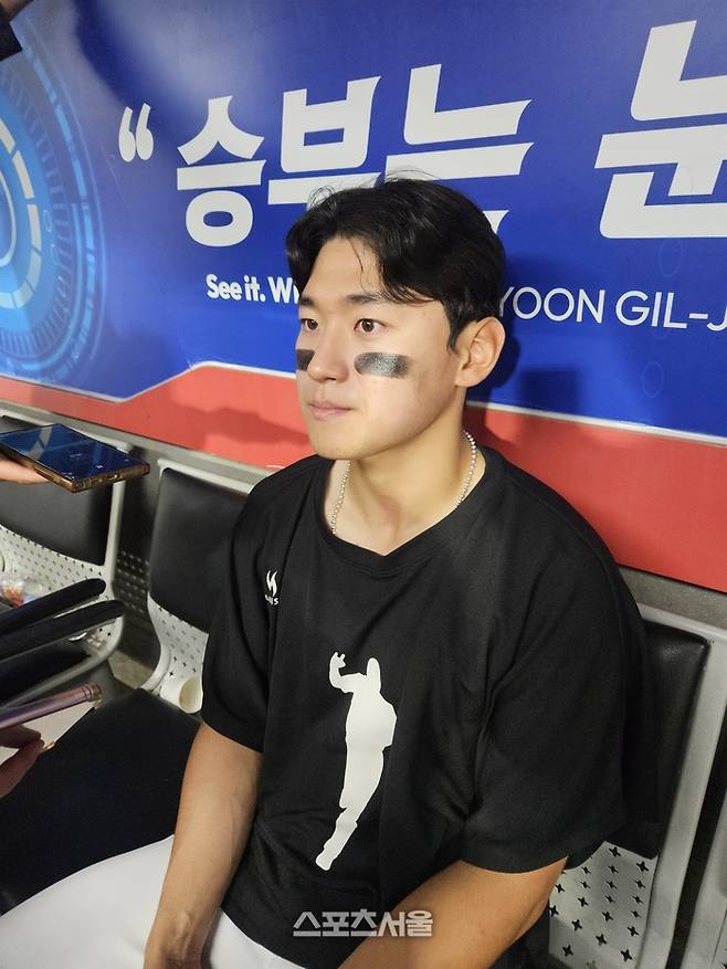 KIA 김도영이 4일 광주-기아 챔피언스 필드에서 열린 2026 KBO리그 정규시즌 롯데전 승리 후 취재진 인터뷰에 응하고 있다. 광주 | 강윤식 기자 skywalker@sportsseoul.com