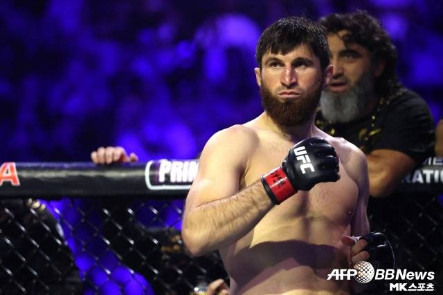 안칼라예프는 지난해 10월 UFC 320에서 ‘불합리한 남자’ 알렉스 페레이라에게 패하며 라이트헤비급 타이틀을 잃은 이후 처음으로 옥타곤에 복귀한다. 이 패배로 그는 UFC 무대에서 이어오던 7년간의 무패 행진에 마침표를 찍었다. 사진=AFPBBNews=News1