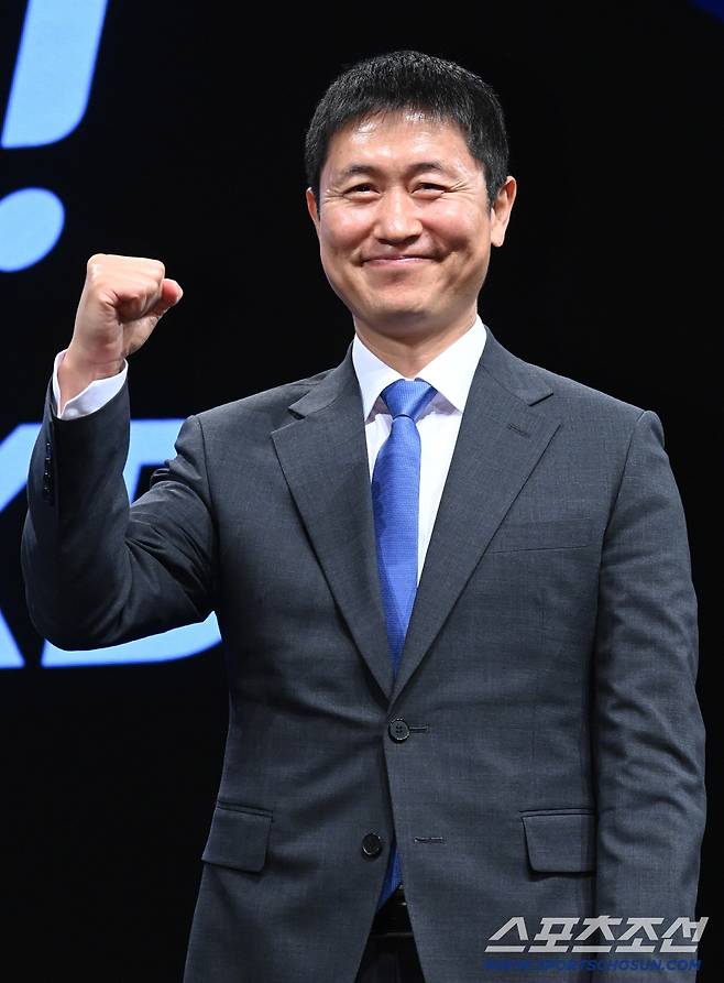 2일 KBS아트홀에서 열린 'KBS 2026 FIFA 북중미 월드컵' 제작발표회. 이영표 해설위원이 포즈를 취하고 있다. 여의도=허상욱 기자wook@sportschosun.com/2026.06.02/
