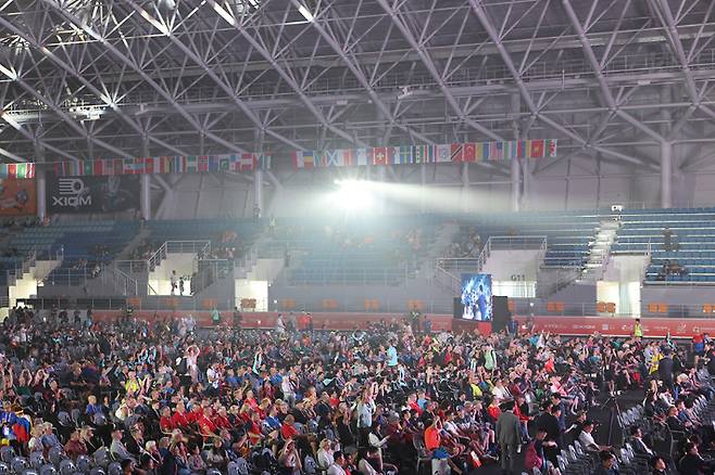 전 세계 탁구인들의 축제 'XIOM 2026 강릉세계마스터즈탁구선수권대회가' 6일 오후 강릉 오발(스피드스케이팅경기장)에서 열린 개막식을 시작으로 전 세계 탁구인들과 함께하는 축제의 시작을 알렸다. 대회 조직위원회 제공
