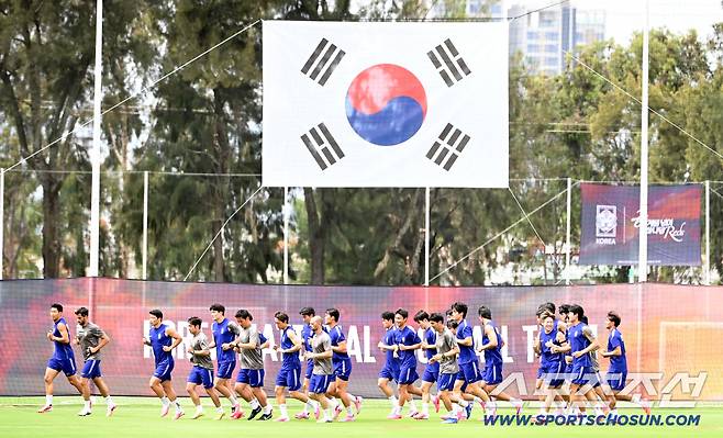 7일(한국시각) 멕시코 과달라하라의 대표팀 베이스캠프 훈련장인 치바스 베르데 바예에서 진행된 대한민국 월드컵 대표팀의 공식 훈련, 선수들이 러닝을 하고 있다. 과달라하라(멕시코)=허상욱 기자wook@sportschosun.com/2026.06.07/