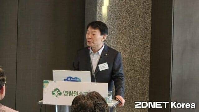권영범 영림원소프트랩 대표가 4일 오전 열린 '제 217회 영림원 CEO포럼'에서 인사말을 하고 있다.