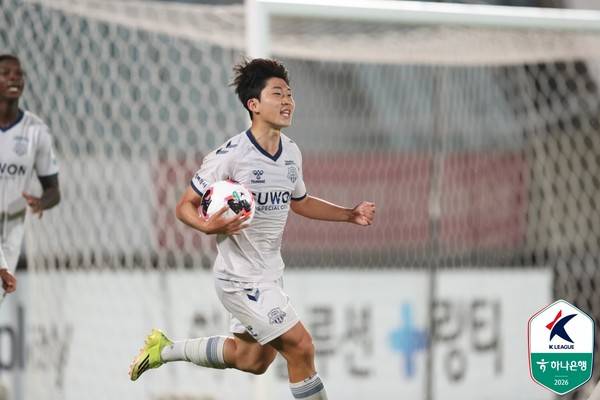 정승배(수원FC). 한국프로축구연맹 제공