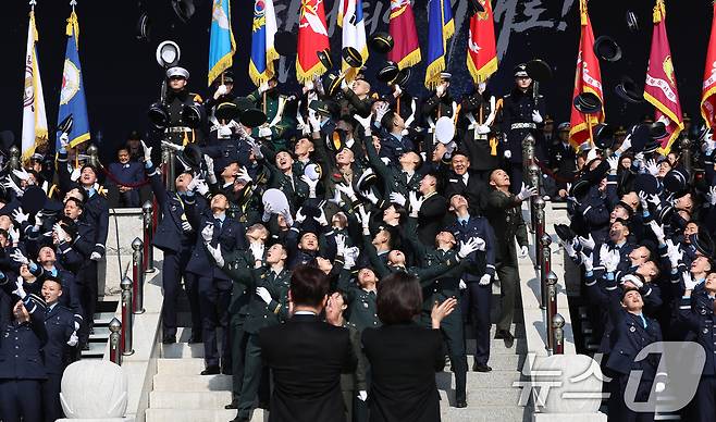지난 2월 충남 계룡대 대연병장에서 열린 육·해·공군 사관학교 통합임관식 모습. 2026.2.20 ⓒ 뉴스1 이재명 기자