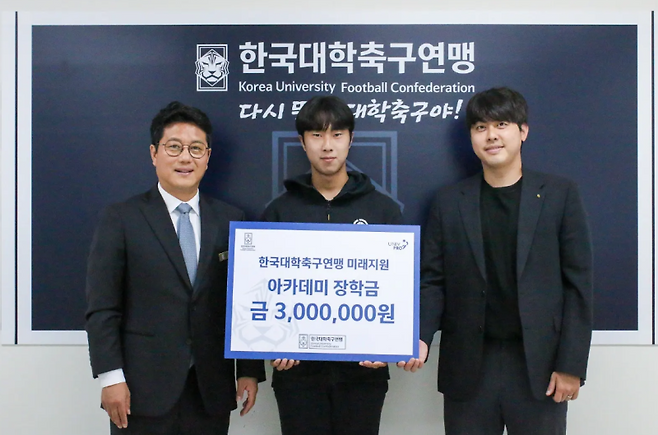 박한동(왼쪽) 대학축구연맹 회장. 사진=대학축구연맹