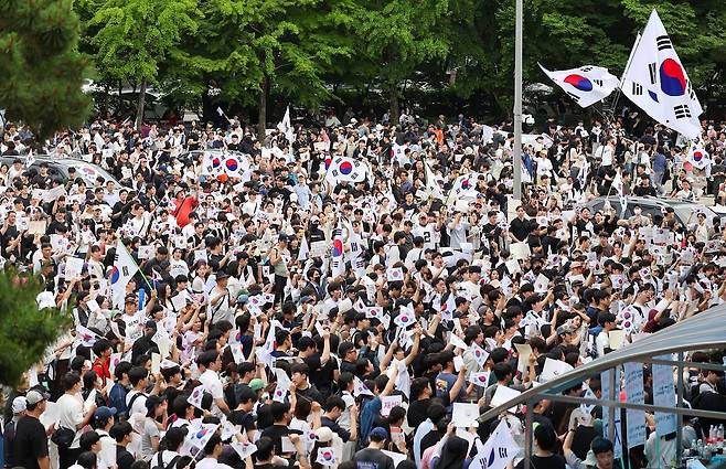 6.3 지방선거 투표용지 부족 사태를 규탄하는 시위가 7일 올림픽공원에서 열리고 있다. 우상조 기자