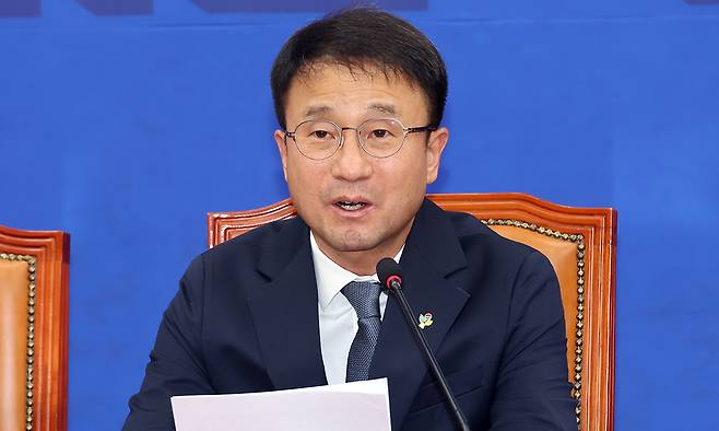 더불어민주당 한병도 원내대표가 7일 국회에서 6·3 지방선거에서 불거진 투표용지 부족 사태와 관련, 긴급 기자 간담회를 열고 있다. 연합뉴스