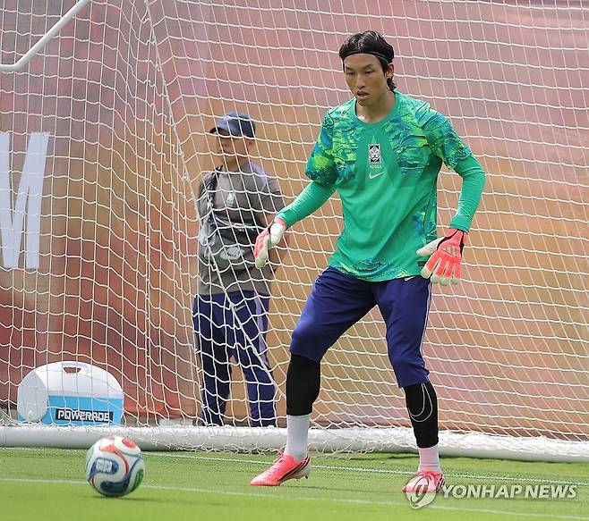 훈련하는 김승규 (과달라하라=연합뉴스) 류영석 기자 = 2026 북중미 월드컵에 출전하는 축구 국가대표팀 골키퍼 김승규가 6일(현지시간) 베이스캠프 훈련장인 멕시코 과달라하라 치바스 바예 베르데에서 훈련을 하고 있다. 2026.6.7 ondol@yna.co.kr