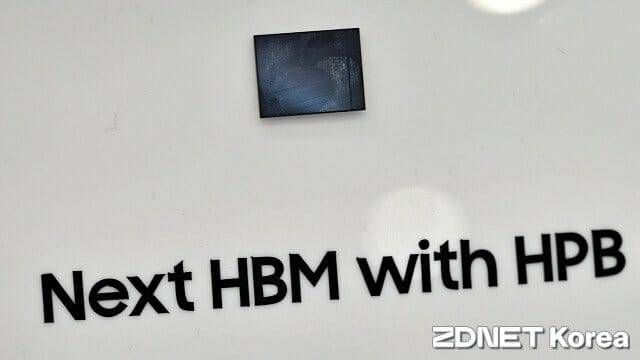히트파이프 블록을 더해 냉각 성능을 향상시킨 삼성전자 HBM5 시제품. (사진=지디넷코리아)