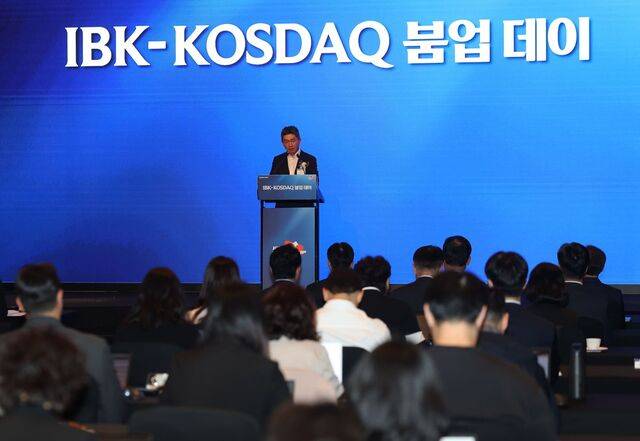 지난달 12일 서울 영등포구 여의도 콘래드호텔에서 코스닥 상장 기업을 지원하기 위한 ‘IBK-코스닥 붐업 데이’ 행사에서 안창국 금융위원회 상임위원이 발언하고 있다. 연합뉴스