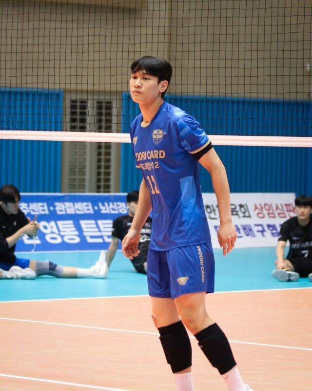 2026 한국실업배구연맹&프로배구 퓨처스 챔프전 단양대회에서 우리카드의 '1번 세터'로 나서고 있는 2002년생 이유빈. 7일 화성특례시청과 경기를 앞두고 몸을 풀고 있다./우리카드 제공