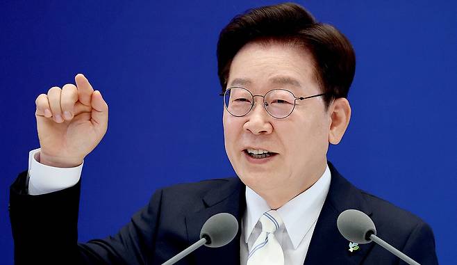 이재명 대통령이 8일 청와대 영빈관에서 열린 취임 1주년 기자회견에서 발언하고 있다. 연합뉴스