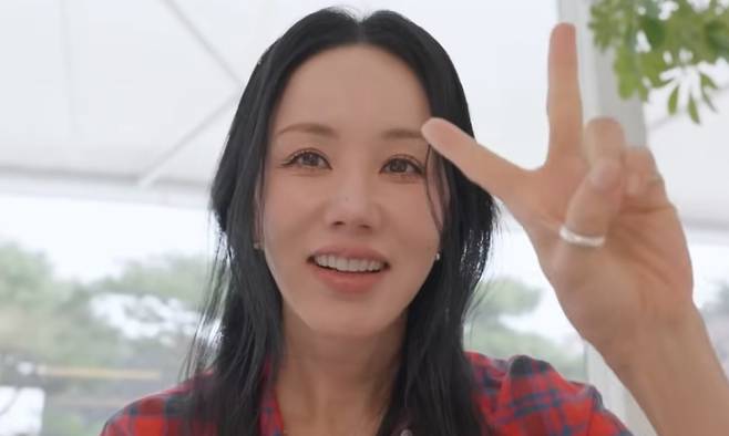 가수 겸 배우 엄정화. 유튜브 채널 ‘Umazing 엄정화TV’ 캡처