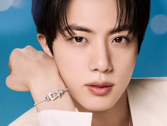 '비주얼 왕자' 방탄소년단 진, 프레드 新화보 '압도적 비주얼'