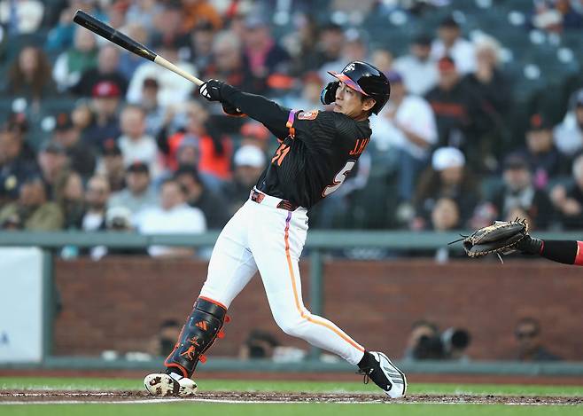 SAN FRANCISCO, CALIFORNIA - JUNE 09: Jung Hoo Lee #51 of the San Francisco Giants hits a single in the bottom of the third inning against the Washington Nationals at Oracle Park on June 09, 2026 in San Francisco, California. Lachlan Cunningham/Getty Images/AFP (Photo by Lachlan Cunningham / GETTY IMAGES NORTH AMERICA / Getty Images via AFP)
<저작권자(c) 연합뉴스, 무단 전재-재배포, AI 학습 및 활용 금지>