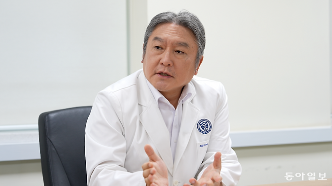 김도영 세브란스병원 소화기내과 교수는 “최근 간암 치료에서는 간암을 강력하게 억제하는 것보다 ‘간 기능을 안정적으로 유지하면서 장기 생존으로 이끌고 가느냐’가 핵심”이라고 강조했다. 이진한 의학전문기자·의사 likeday@donga.com