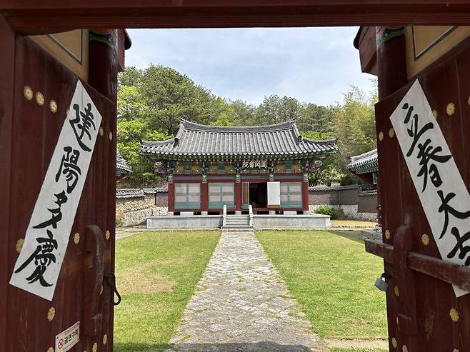 충의공 엄흥도 선생을 기려 건립한 울산 울주군 삼동면 둔기리의 원강서원. 정면의 건물은 강당인 '여수당'이다. 사진=최수상 기자
