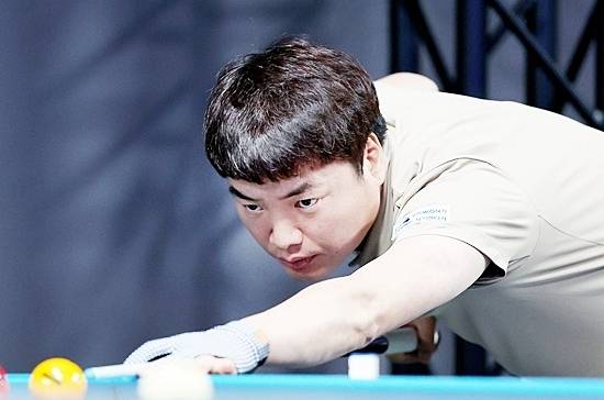9일 열린 하이원리조트PBA챔피언십 16강전에서 강민구가 뱅크샷 12 방을 앞세워 ‘디펜딩 챔피언’ 산체스를 물리치고 8강으로 향했다. (사진=PBA)