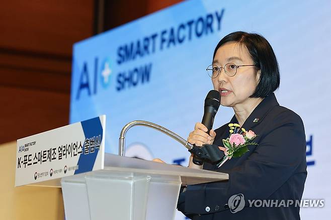 한성숙 장관, K-푸드 스마트제조 얼라이언스 출범식 (서울=연합뉴스) 서대연 기자 = 국무총리 후보자인 한성숙 중소벤처기업부 장관이 10일 서울 강남구 코엑스에서 열린 K-푸드 스마트제조 얼라이언스 출범식에서 인사말을 하고 있다. 2026.6.10 dwise@yna.co.kr