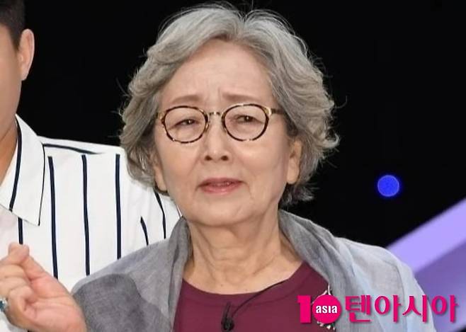 배우 김영옥이 취재진 앞에 섰다. / 사진=텐아시아DB
