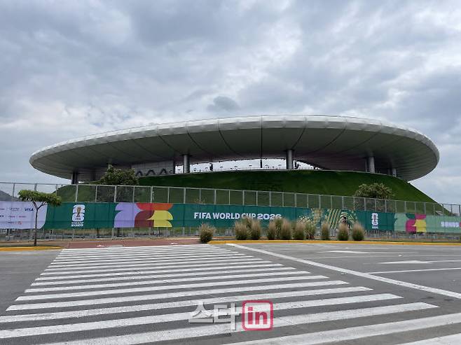 홍명보호가 2026 북중미 월드컵 조별리그 1, 2차전을 치르는 과달라하라 스타디움의 모습. 작은 언덕 위에 올라가 있는 모습이다. 사진=허윤수 기자