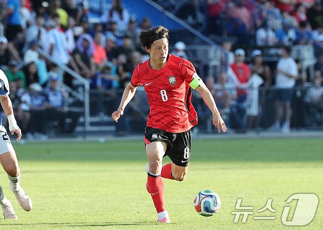 대한민국 축구대표팀 이재성이 3일(현지시간) 미국 유타주 솔트레이크시티 브리검 영 대학교 BYU 사우스필드 경기장에서 2026 국제축구연맹(FIFA) 북중미 월드컵을 앞두고 열린 대한민국과 엘살바도르의 평가전에서 드리블을 하고 있다. 2026.6.4 ⓒ 뉴스1 임세영 기자