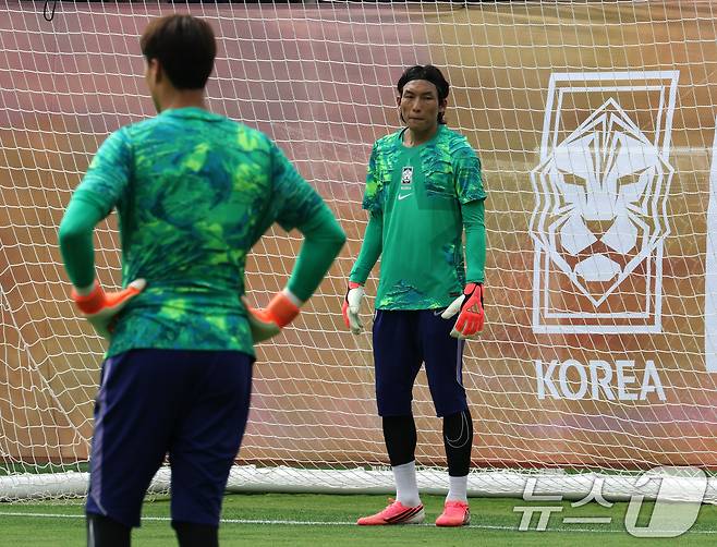 대한민국 축구대표팀 김승규 골키퍼가 6일(현지시간) 멕시코 할리스코 과달라하라에 위치한 '치바스 베르데 바예' 훈련장에서 열린 2026 국제축구연맹(FIFA) 북중미월드컵 피파 커뮤니티 트레이닝(오픈 트레이닝)에서 훈련을 하고 있다. 2026.6.7 ⓒ 뉴스1 임세영 기자