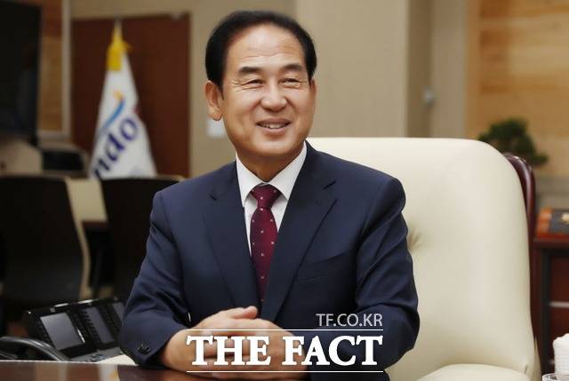 국가인권위원회(인권위)가 저출생 대책으로 "외국인 여성을 수입하자"고 말한 김희수 전남 진도군수 발언이 성차별적이라고 11일 판단했다. /홍정열 기자