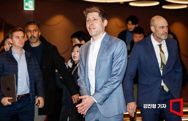챗GPT 개발사 오픈AI 창업자인 샘 올트먼 최고경영자(CEO)가 지난해 2월4일 서울 중구 플라자호텔에서 열린 '카카오 미디어데이'에 참석하고 있다. 강진형 기자