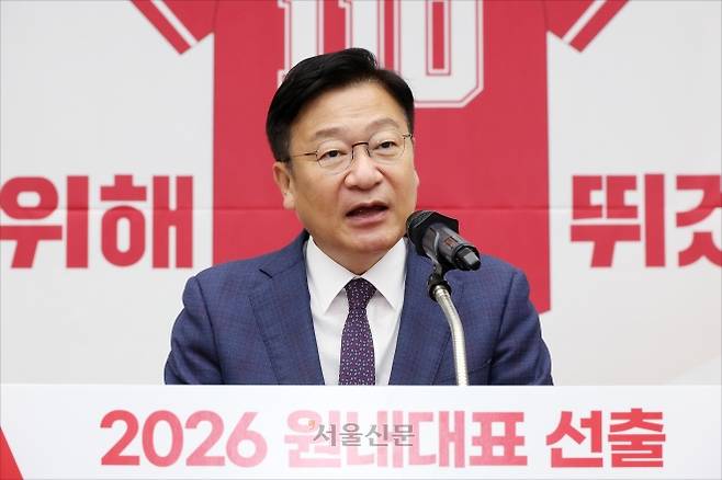 정점식 국민의힘 신임 원내대표가 10일 국회에서 열린 의원총회에서 원내대표로 선출된 뒤 당선 소감을 밝히고 있다. 안주영 전문기자