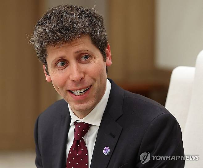 발언하는 오픈AI 샘 올트먼 대표 (서울=연합뉴스) 김도훈 기자 = 오픈AI 샘 올트먼 대표가 1일 용산 대통령실에서 이재명 대통령 접견 중 발언하고 있다. 2025.10.1 superdoo82@yna.co.kr