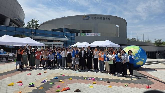 이천시 지속가능발전협의회가 6일 이천시청 모두의 광장에서 주최한 한 '2026 나눔장터'. 사진=이천시청